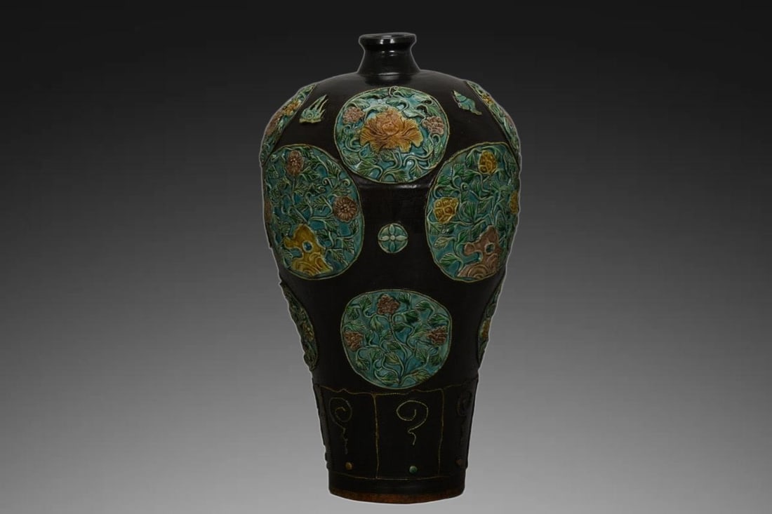 An Exquisite Black Gold Glazed Fahua Glazed Flower Pattern Vase: An Exquisite Black Gold Glazed Fahua Glazed Flower Pattern Vase,Ming Dynasty, China,Size:13.8inx7.5inx3.9in 乌金釉珐华彩花卉纹瓶,中