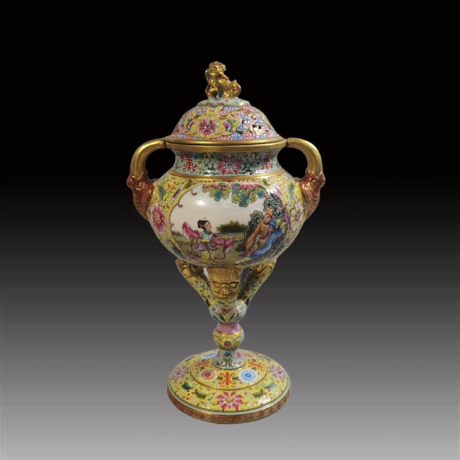 An Exquisite Yellow Ground Enamel Gilt Figures Pattern Censer: An Exquisite Yellow Ground Enamel Gilt Figures Pattern Censer,Qing Dynasty, China,Qianlong Four-character Mark,Size:13.1inx4.3inx5.1in 黄地珐琅彩鎏金人&