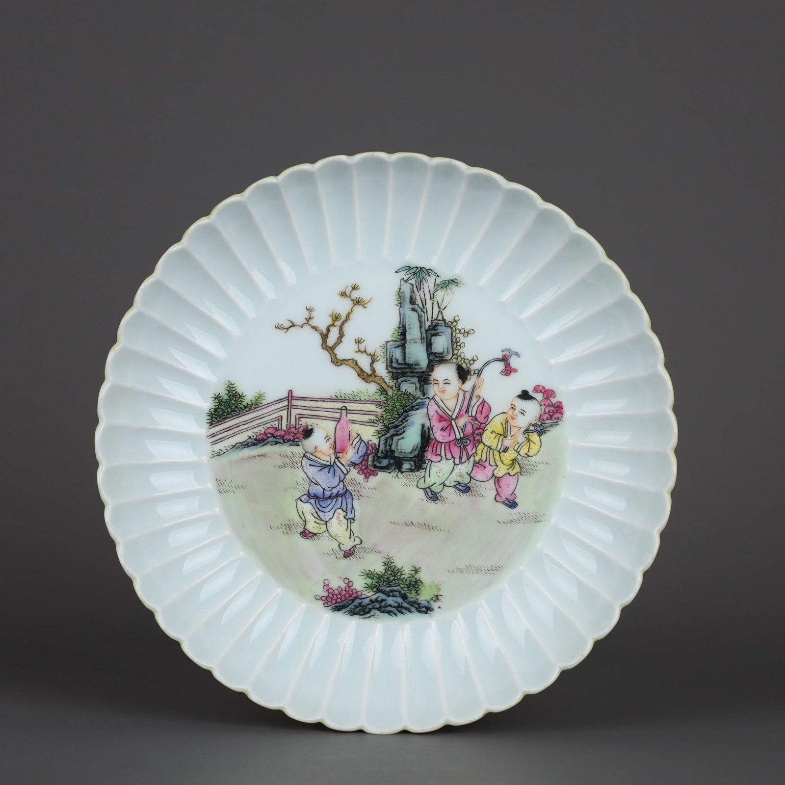 An Exquisite Yellow Glazed Famille-Rose Figures Pattern Plate: An Exquisite Yellow Glazed Famille-Rose Figures Pattern Plate,Qing Dynasty, China,Qianlong Four-character Mark,Size:1.3inx6in 黄釉粉彩人物纹盘,中&