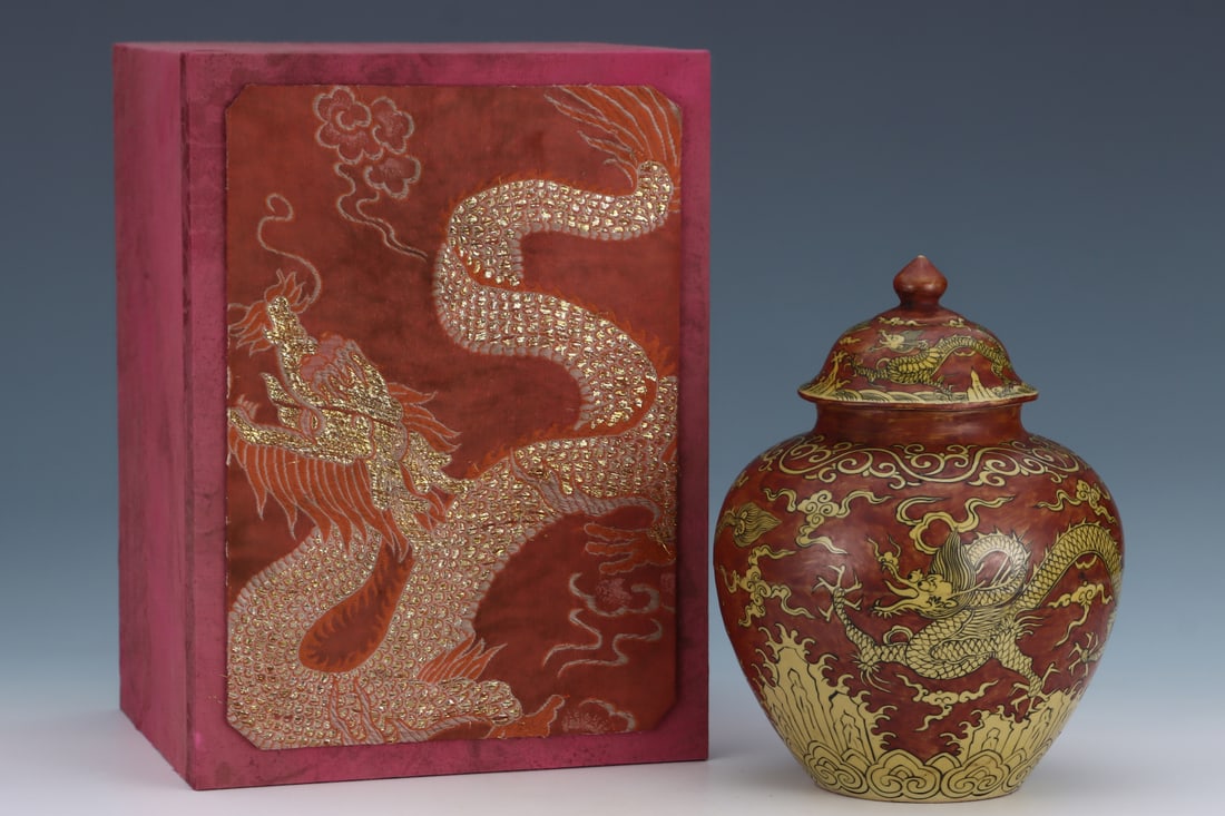 An Exquisite Red Ground Yellow Color Dragon Pattern Jar: An Exquisite Red Ground Yellow Color Dragon Pattern Jar,Ming Dynasty, China,Jiajing Six-character Mark,Size:12inx9.1in