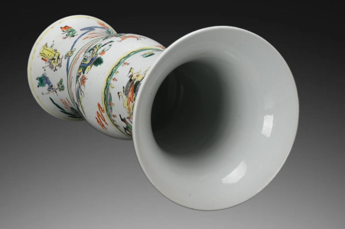 An Exquisite Wucai Figures Pattern Vase - 2
