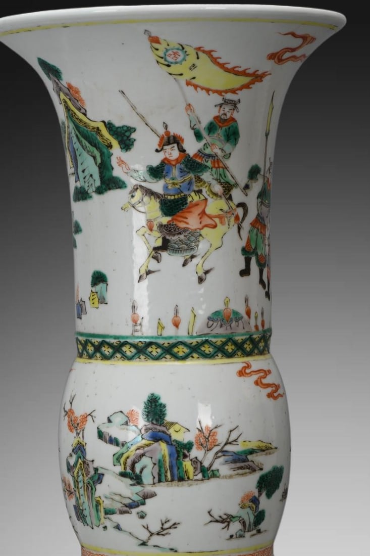 An Exquisite Wucai Figures Pattern Vase - 3