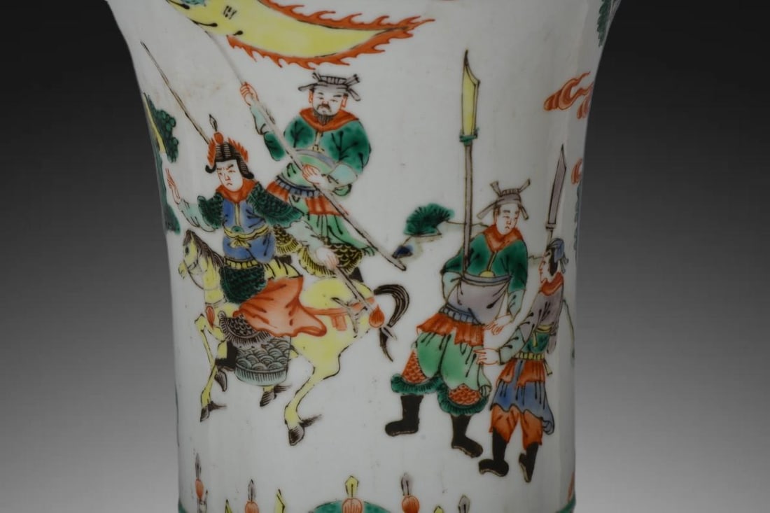 An Exquisite Wucai Figures Pattern Vase - 6