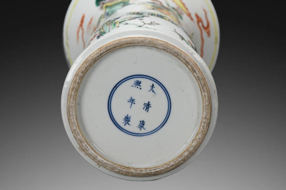 An Exquisite Wucai Figures Pattern Vase - 8