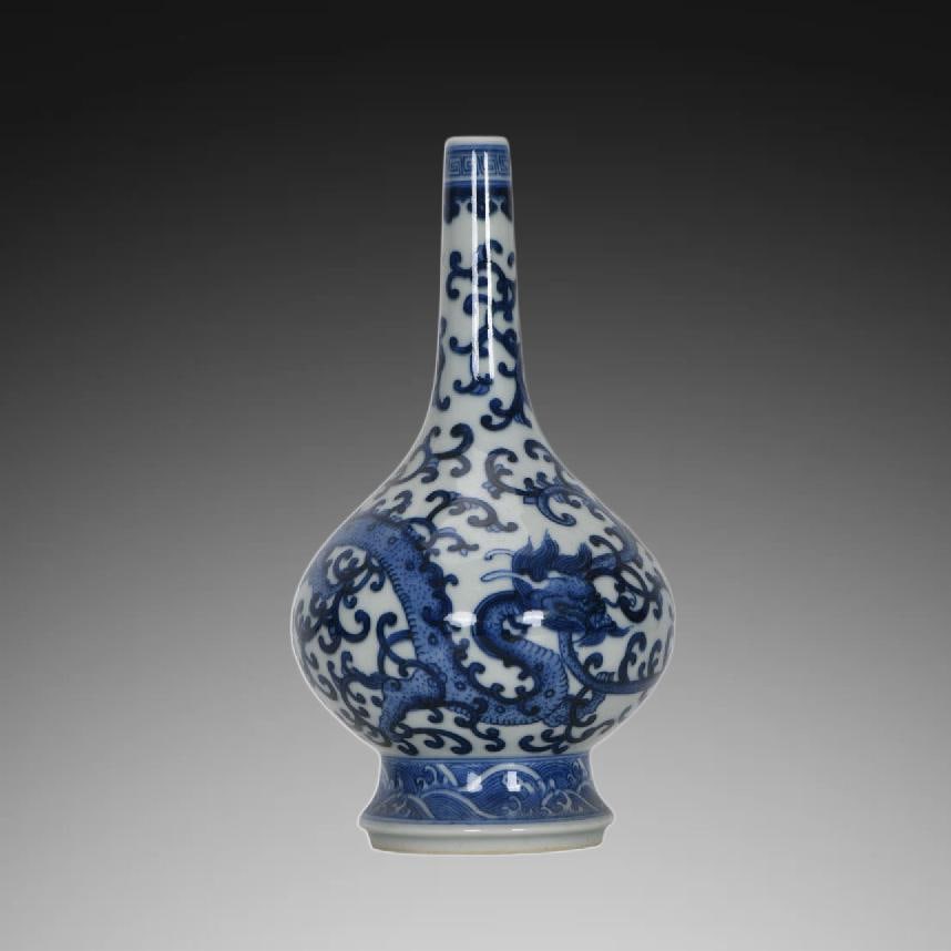 An Exquisite Blue and White Dragon Pattern Vase: An Exquisite Blue and White Dragon Pattern Vase,Qing Dynasty, China,Yongzheng Six-character Mark,Size:8.5inx0.7inx4.4inx2.6in 青花龙纹瓶,中国清代,