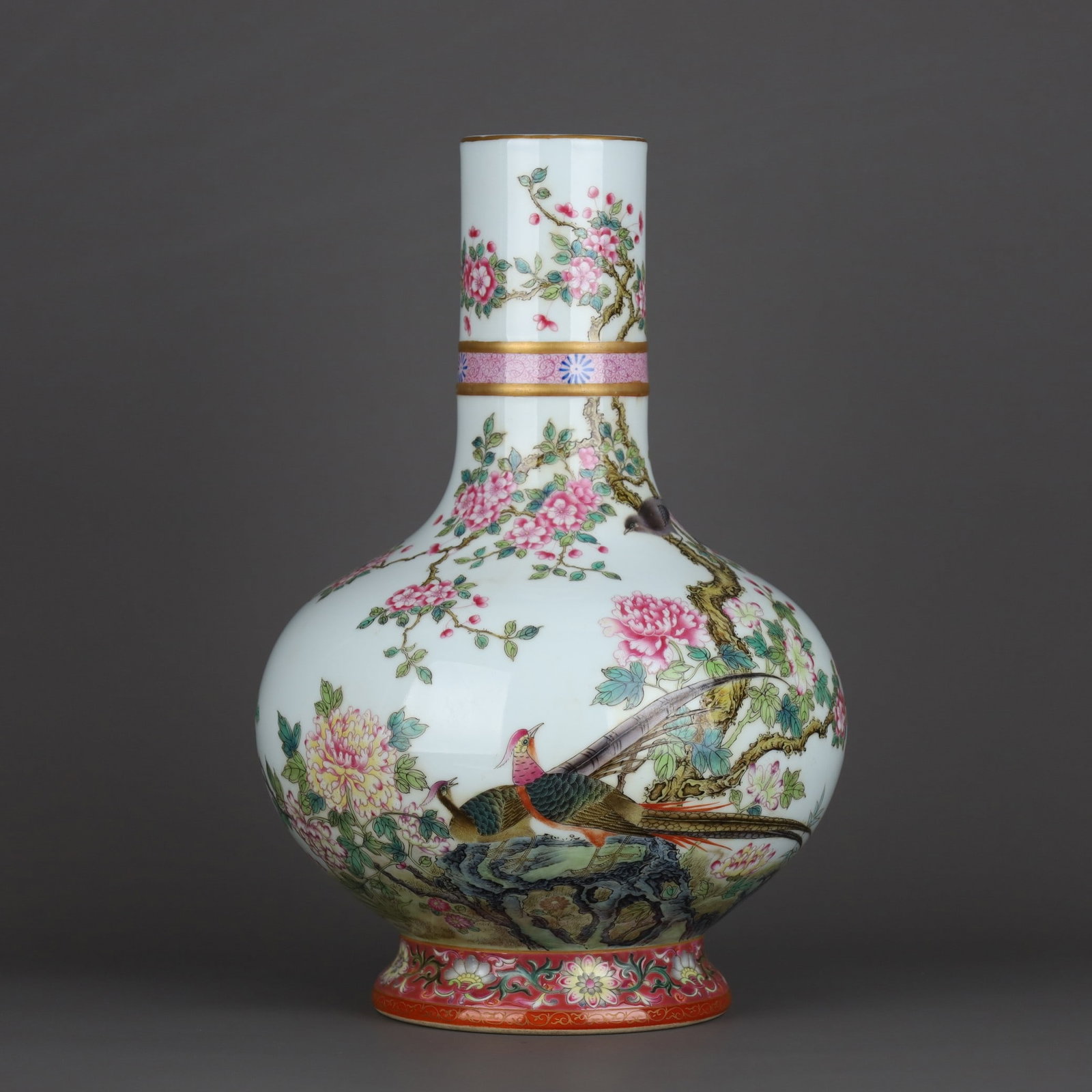 An Exquisite Famille-Rose Flower and Bird Pattern Vase: An Exquisite Famille-Rose Flower and Bird Pattern Vase,Qing Dynasty, China,Qianlong Six-character Mark,Size:12.4inx8.7in 粉彩花鸟纹瓶,中国清ߣ