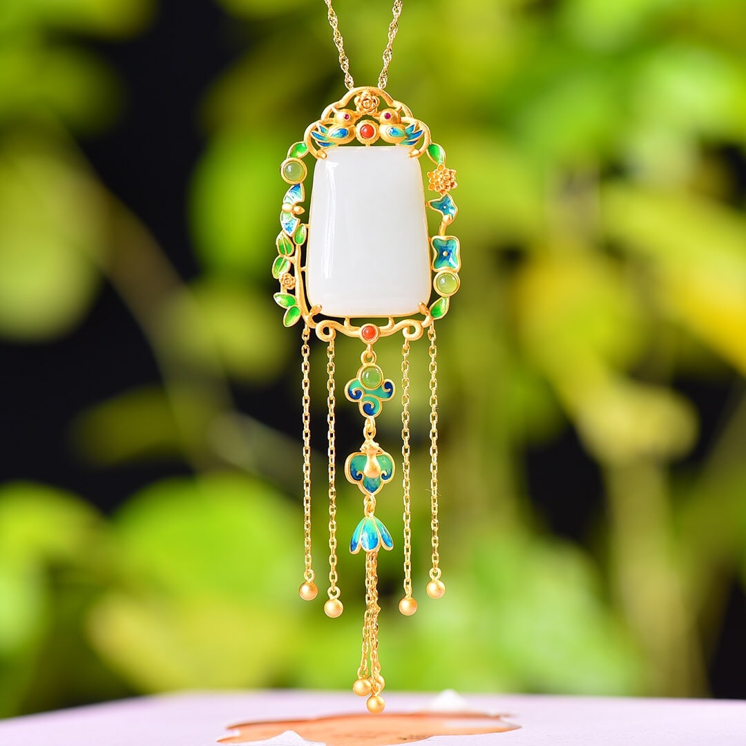 An Exquisite Silver Inlaid Hotan Jade Pendant: An Exquisite Silver Inlaid Hotan Jade Pendant,Size:0.7inx1.1in 银镶嵌和田玉平安牌吊坠