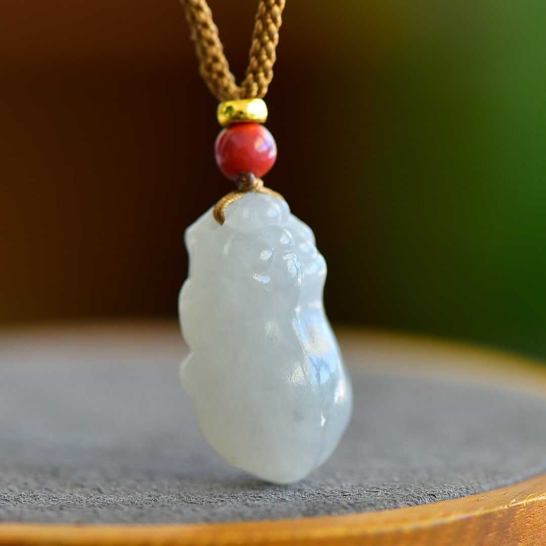 An Exquisite Hotan Jade Pixiu Pendant: An Exquisite Hotan Jade Pixiu Pendant,Size:0.4inx0.2in 和田玉烟紫貔貅件