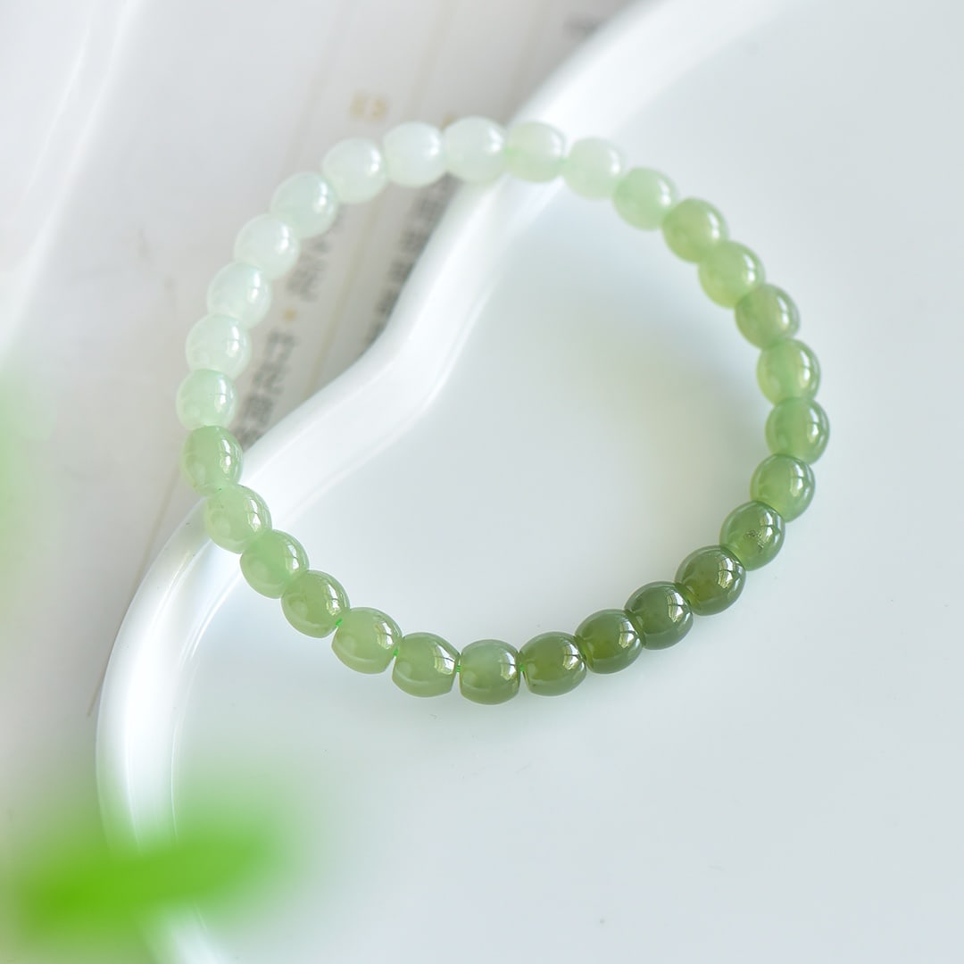 An Exquisite Hotan Jade Date Bead Bracelet: An Exquisite Hotan Jade Date Bead Bracelet,Size:0.2inx0.2in 和田玉枣珠手链