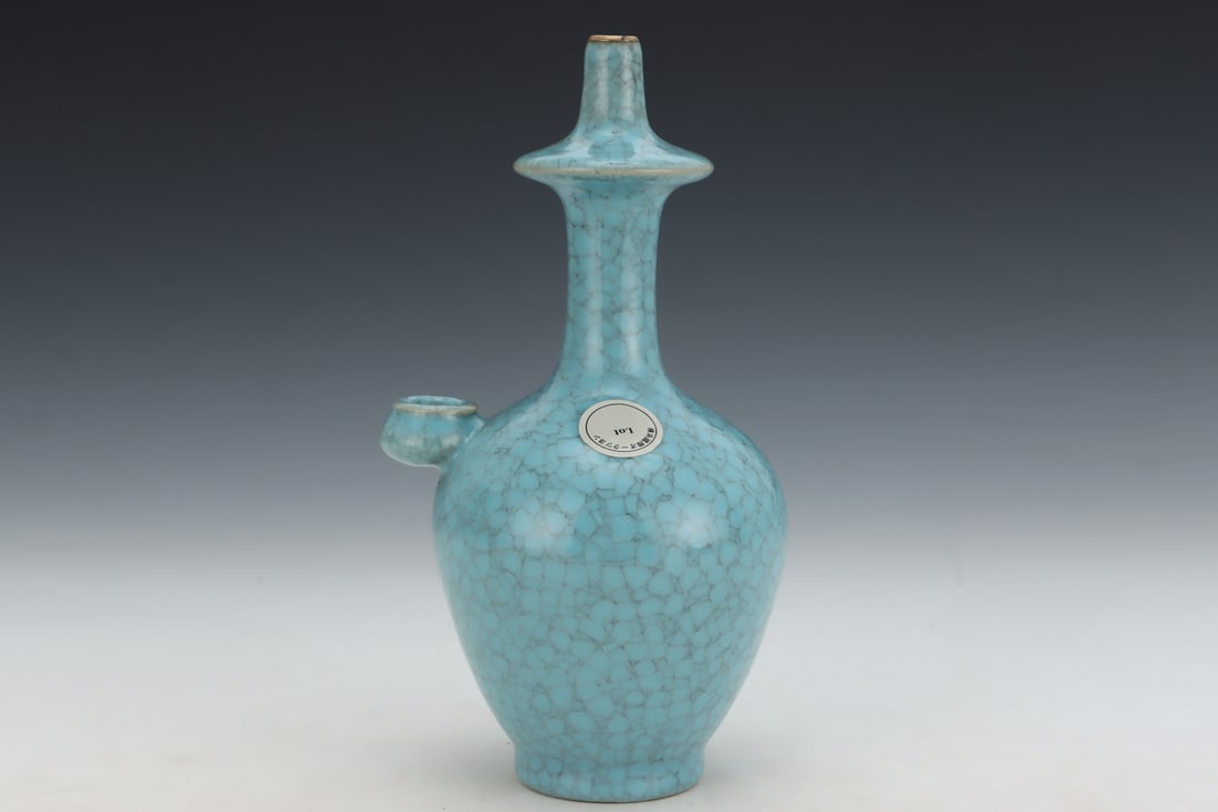 An Exquisite Ru yao Sky Blue Glazed Cover with Gold Vase: An Exquisite Ru yao Sky Blue Glazed Cover with Gold Vase,Song Dynasty, China,Royal Court Mark,Size:7.4inx3.9in汝窑天蓝釉金口瓶,中国宋&