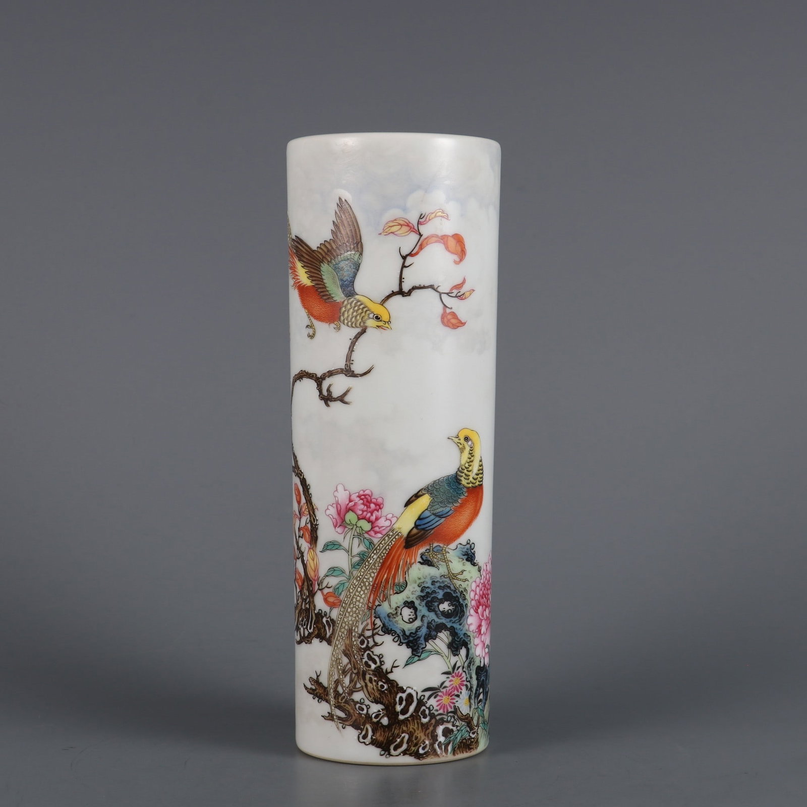 An Exquisite Enamel Flower and Bird Pattern Brush Pot: An Exquisite Enamel Flower and Bird Pattern Brush Pot,Qing Dynasty, China,Yongzheng Four-character Mark,Size:7.3inx2.6in珐琅彩花鸟纹笔筒,中国