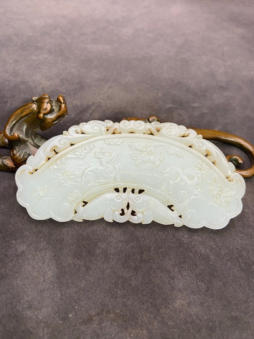 An Exquisite White Jade Auspicious Cloud and Deer Crane Pattern Pendant: An Exquisite White Jade Auspicious Cloud and Deer Crane Pattern Pendant,Qing Dynasty,China,Size:3.8inx1.7inx1.8in,Weight:41g白玉祥云鹿鹤纹挂件,
