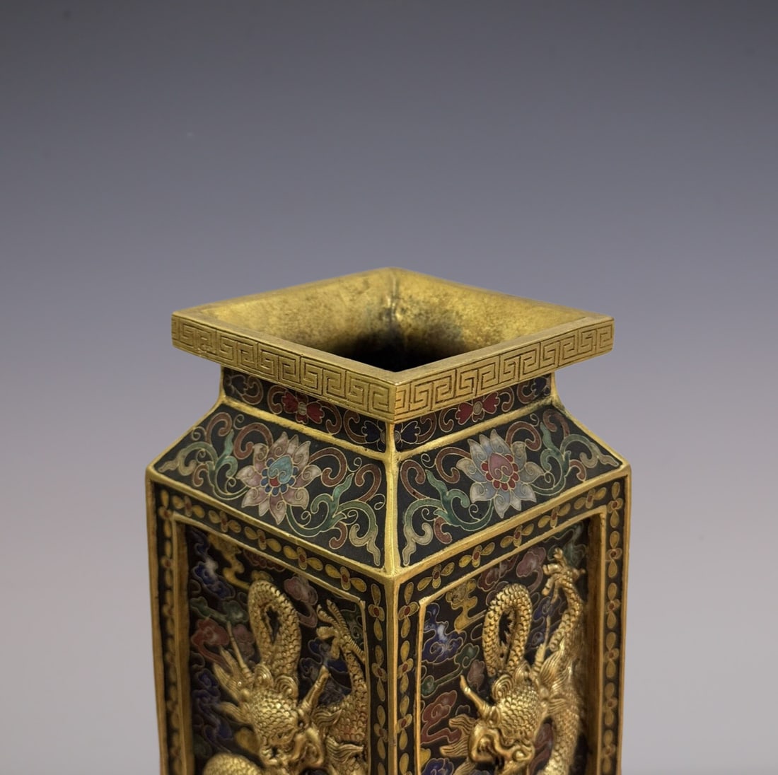 An Exquisite Cloisonne Lotus Pattern Dragon Pattern Vase - 4