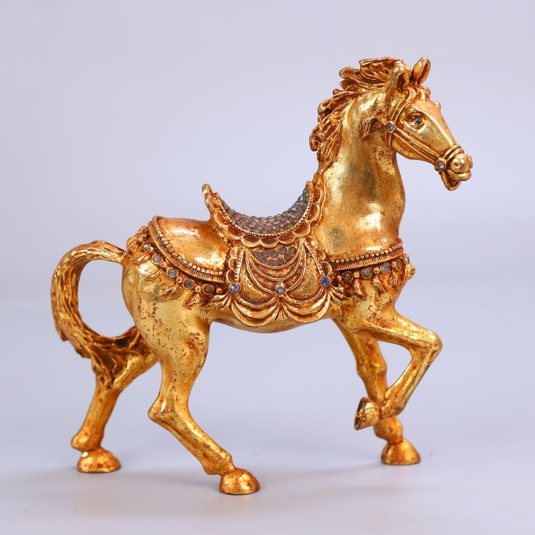 An Exquisite Gilt Bronze Inlaid Gems Horse Ornament: An Exquisite Gilt Bronze Inlaid Gems Horse Ornament,Qing Dynasty,China,Size:5.9inx5.9in,Weight:465g铜鎏金镶宝石马摆件，中国ę
