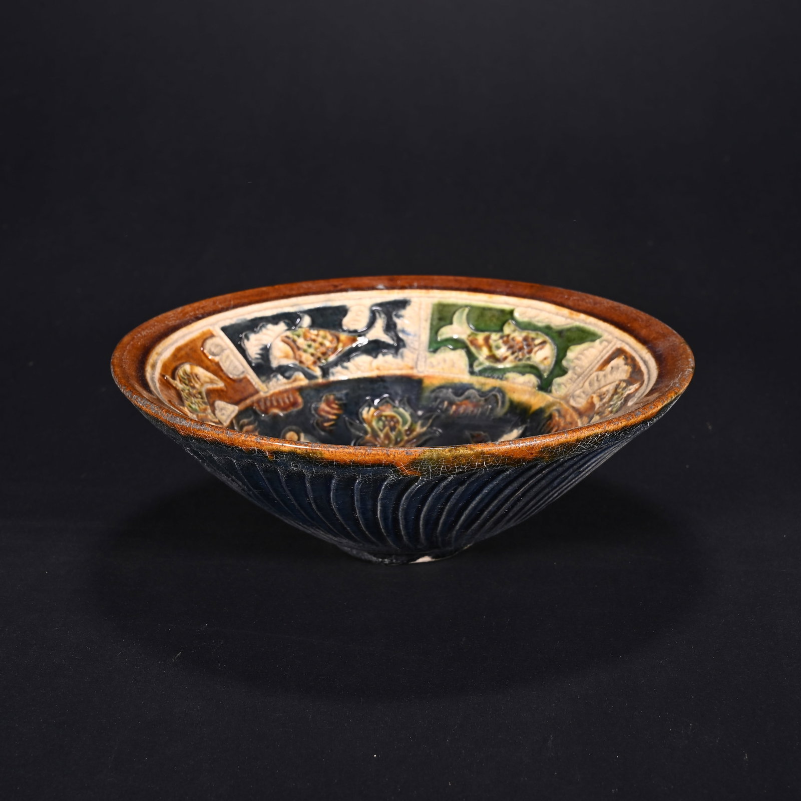 An Exquisite Tang Tri-Color Glazed Pottery Lotus Pattern Bowl (1 of 9)