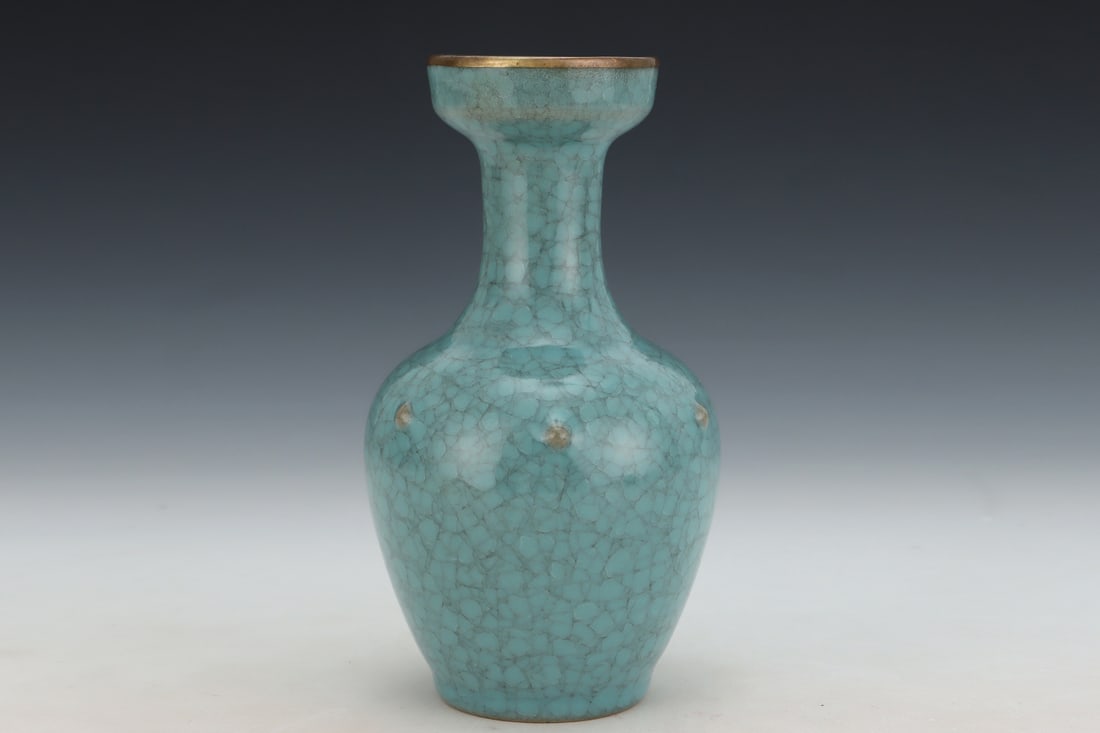 An Exquisite Ru yao Sky Blue Glazed Cover with Gold Vase: An Exquisite Ru yao Sky Blue Glazed Cover with Gold Vase,Song Dynasty, China,Royal Court Mark,Size:7.2inx3.9in汝窑天蓝釉金口瓶,中国宋&