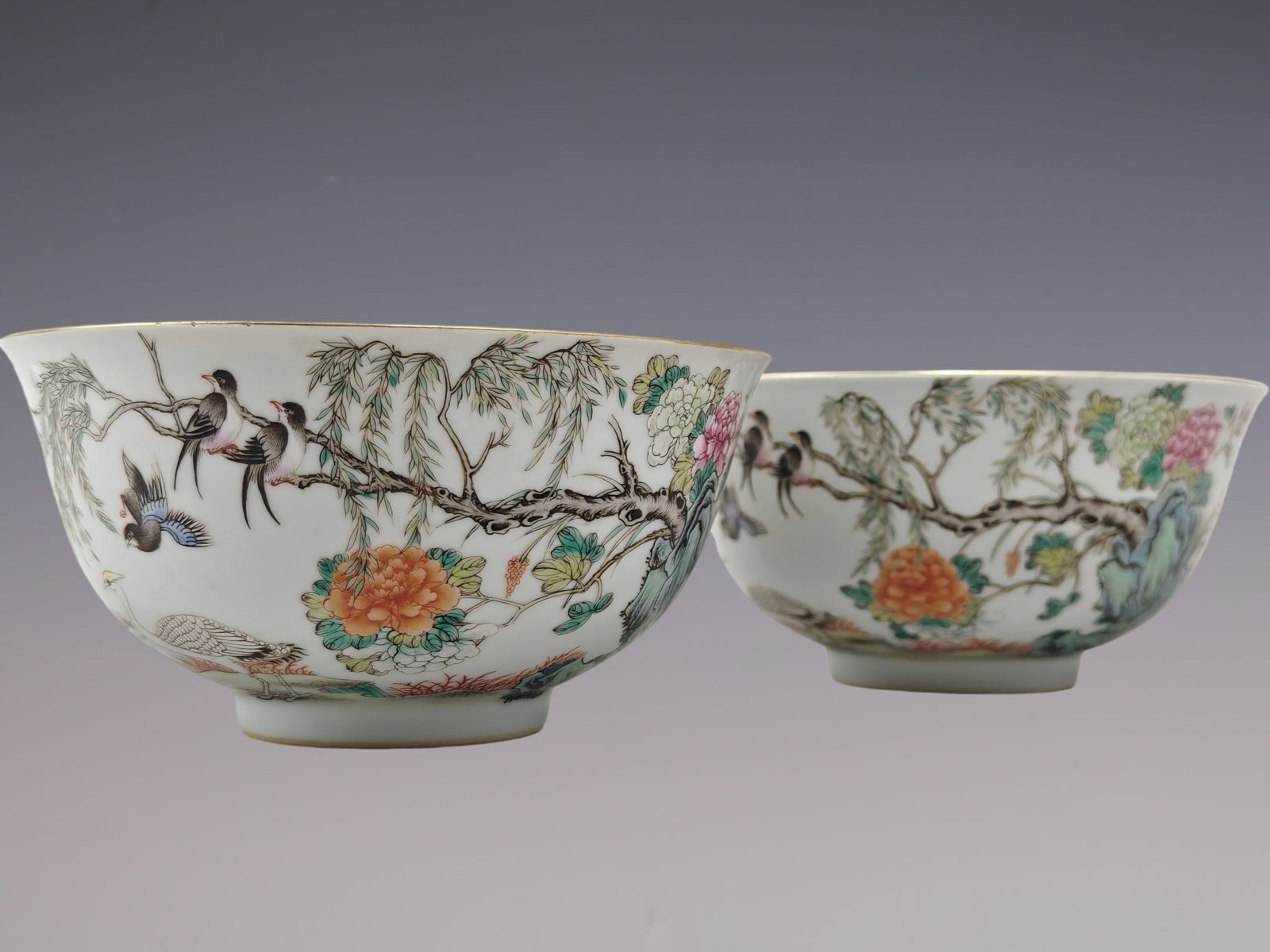 A Pair of Exquisite Famille-Rose Painted Gold Flower and Bird Pattern Bowls: A Pair of Exquisite Famille-Rose Painted Gold Flower and Bird Pattern Bowls,Qing Dynasty, China,Yongzheng Six-character Mark,Size:3.3inx6.6in一对粉彩描金花