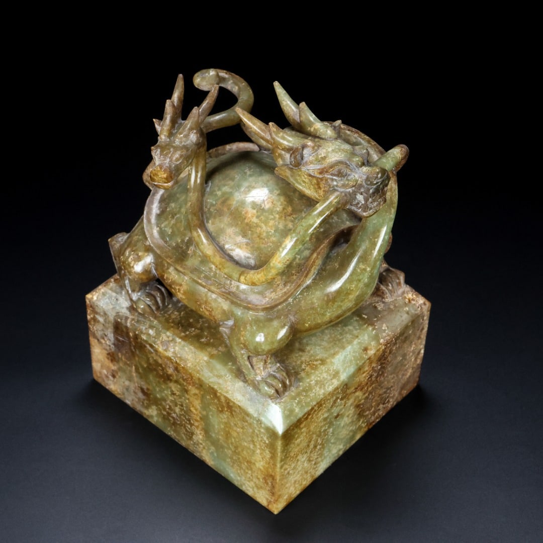 An Exquisite White Jade Beast-Shaped Seal (1 of 9)