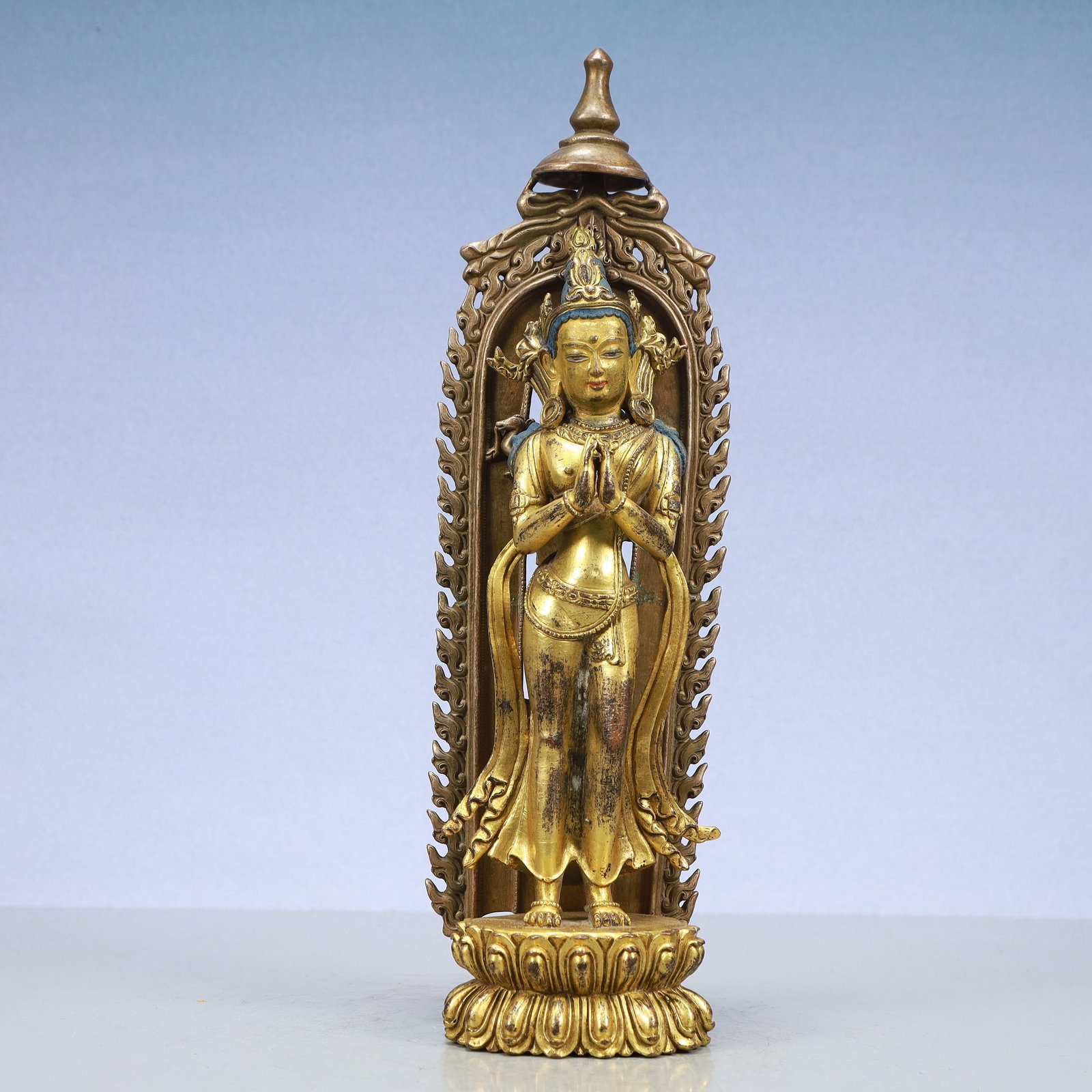 A Exquisite Gilt Bronze Statue of Avalokitesvara: A Exquisite Gilt Bronze Statue of Avalokitesvara Ming Dynasty, China Size:4.3inx3.5inx14.6in Weight:2750g铜鎏金观音 中国明代 Size:11cmx9cmx37cm We