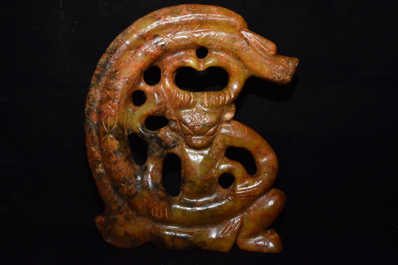 An Exquisite Hemo Jade Pig-Dragon Sun God Pendant: An Exquisite Hemo Jade Pig-Dragon Sun God Pendant,Hongshan Culture,Size:9.4inx10.4in,Weight:2750g河磨玉猪龙太阳神挂件,红山ਧ