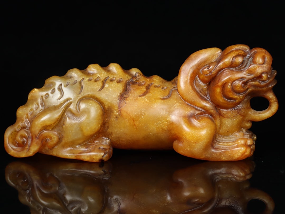 An Exquisite Tianhuang Stone Auspicious Beast Hand Piece: An Exquisite Tianhuang Stone Auspicious Beast Hand Piece,Qing Dynasty, China,Shaofu Mark,Size:2inx4.7inx1.6in,Weight:226g田黄石瑞兽手把件,中ࢲ