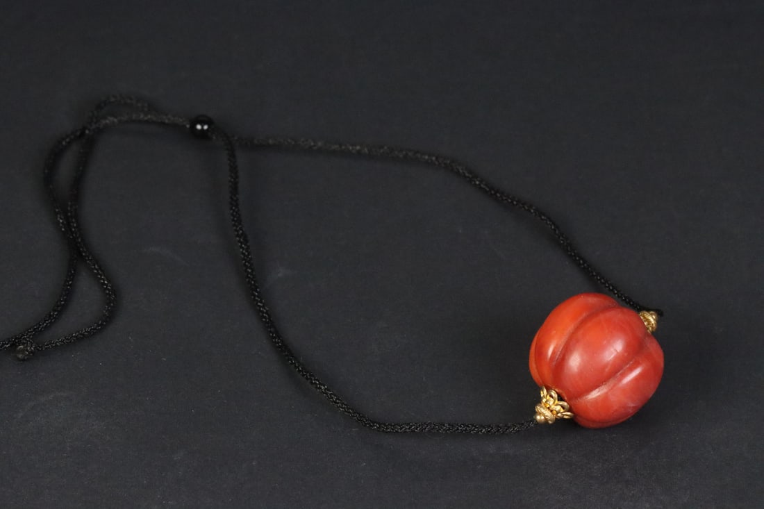 An Exquisite Agate Pumpkin-Shaped Pendant (1 of 9)