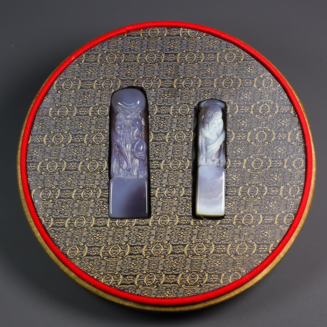 A Pair of Exquisite Agate Statue of Longevity Seals (1 of 9)