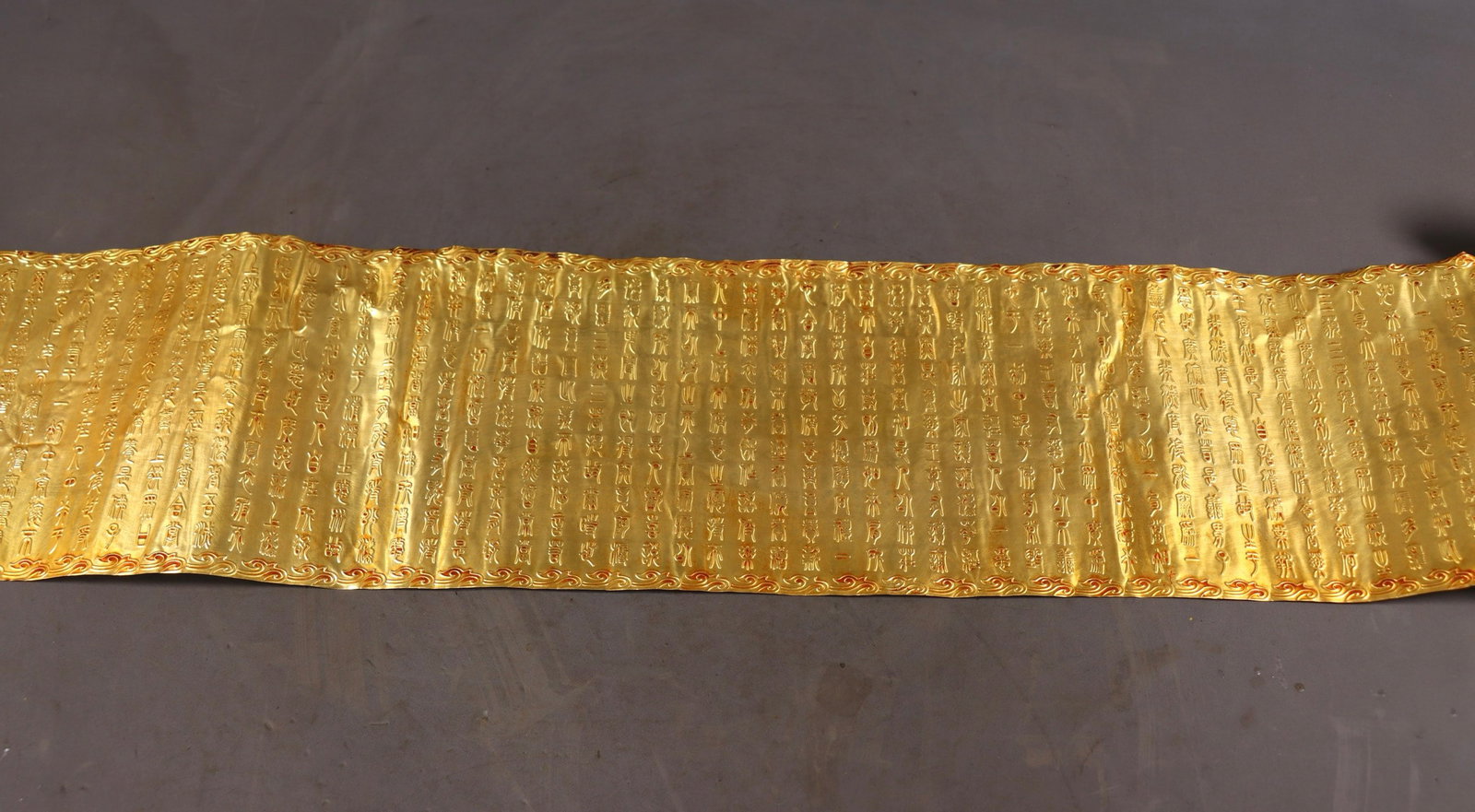 A Rare Gilt Bronze Buddha Statue Pattern Box,With Scriptures - 6