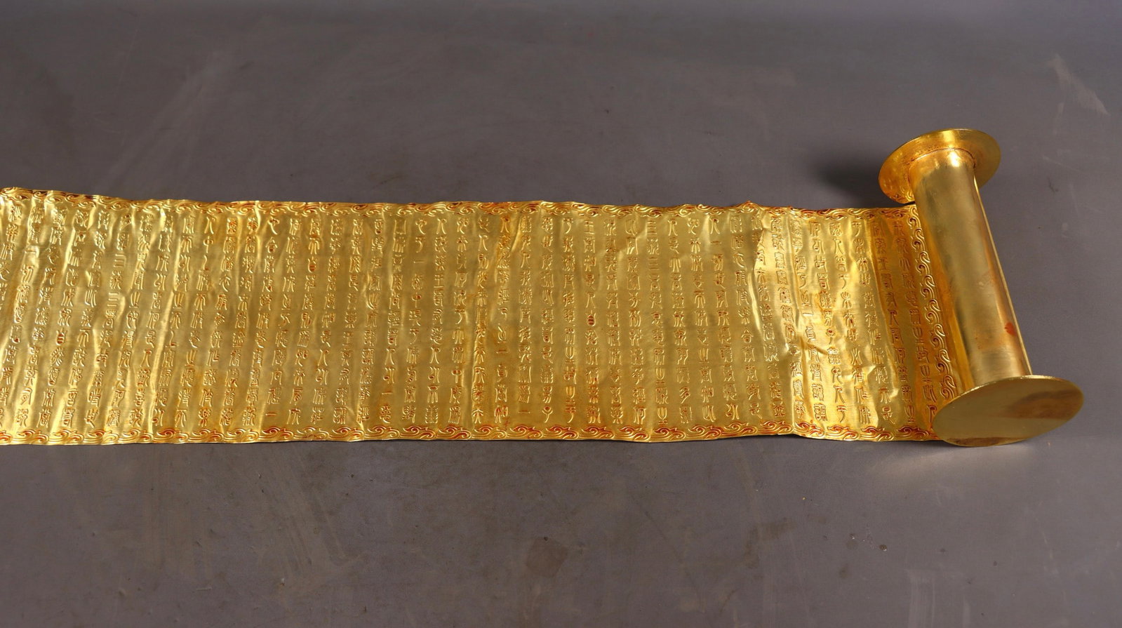 A Rare Gilt Bronze Buddha Statue Pattern Box,With Scriptures - 7
