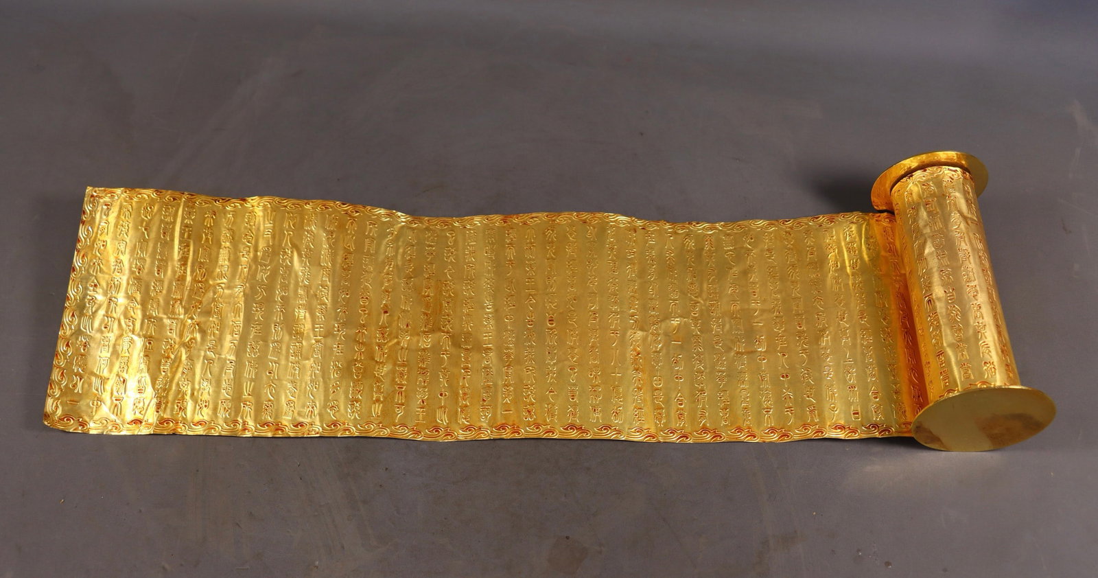 A Rare Gilt Bronze Buddha Statue Pattern Box,With Scriptures - 8