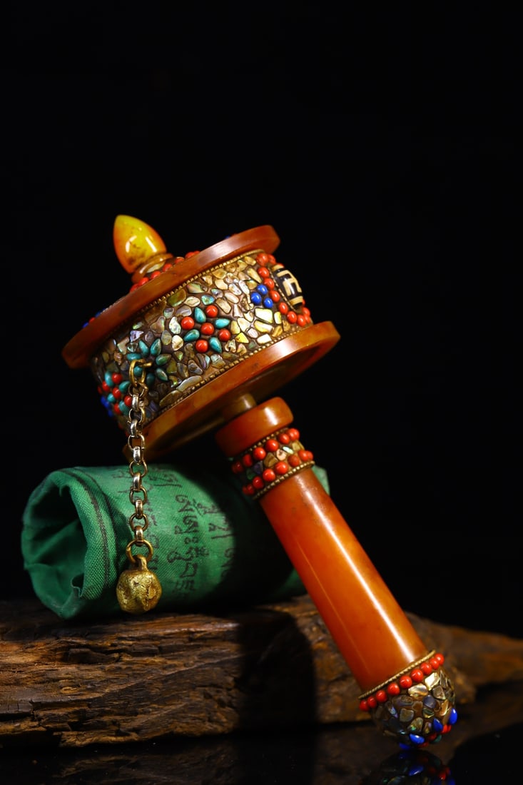 An Exquisite Beeswax Inlaid Dzi Bead and Gems Ornament,With Scriptures: An Exquisite Beeswax Inlaid Dzi Bead and Gems Ornament,With Scriptures,Qing Dynasty,China,Size:6.7inx2.8in,Weight:180g蜜蜡镶天珠和宝石摆件,&