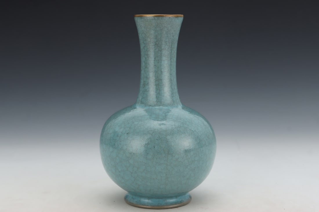 An Exquisite Ru yao Sky Blue Glazed Cover with Gold Vase: An Exquisite Ru yao Sky Blue Glazed Cover with Gold Vase,Song Dynasty, China,Royal Court Mark,Size:7.3inx4.5in汝窑天蓝釉金口瓶,中国宋&