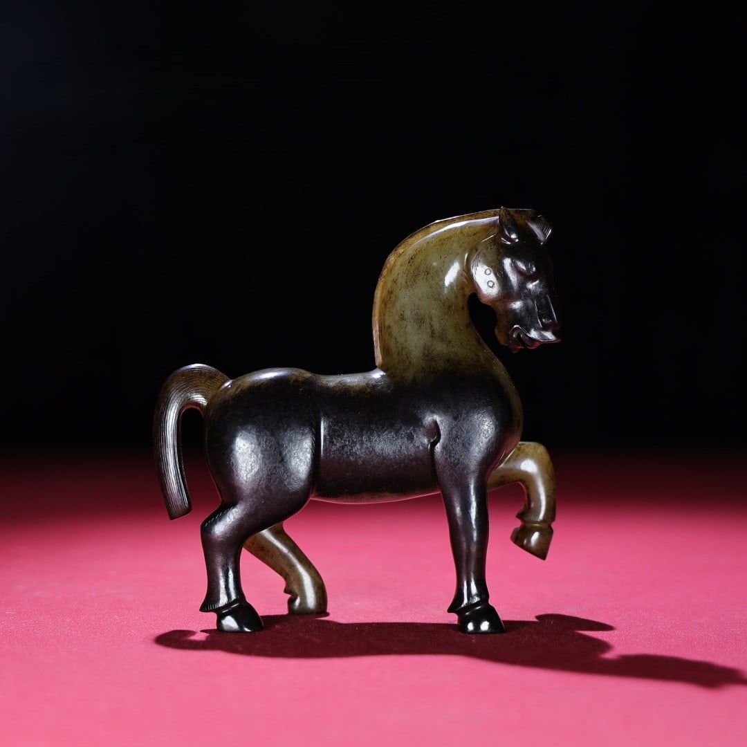 An Exquisite White Jade Horse Ornament (1 of 9)