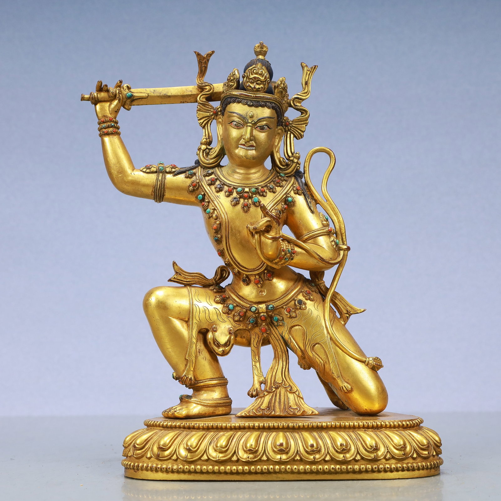 A Exquisite Gilt Bronze Buddha statue: A Exquisite Gilt Bronze Buddha statue Ming Dynasty, China Size:7.1inx4.7inx10in Weight:2900g铜鎏金佛像 中国明代 Size:18cmx12cmx25.5cm Weight:2900g
