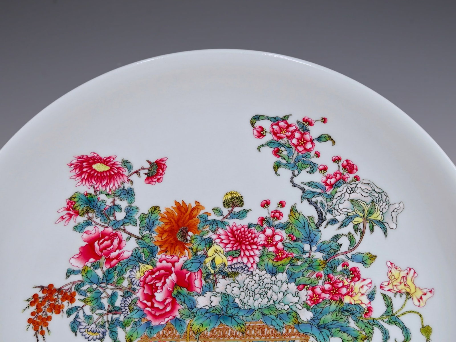 A Rare Enamel Flower Pattern Plate - 3