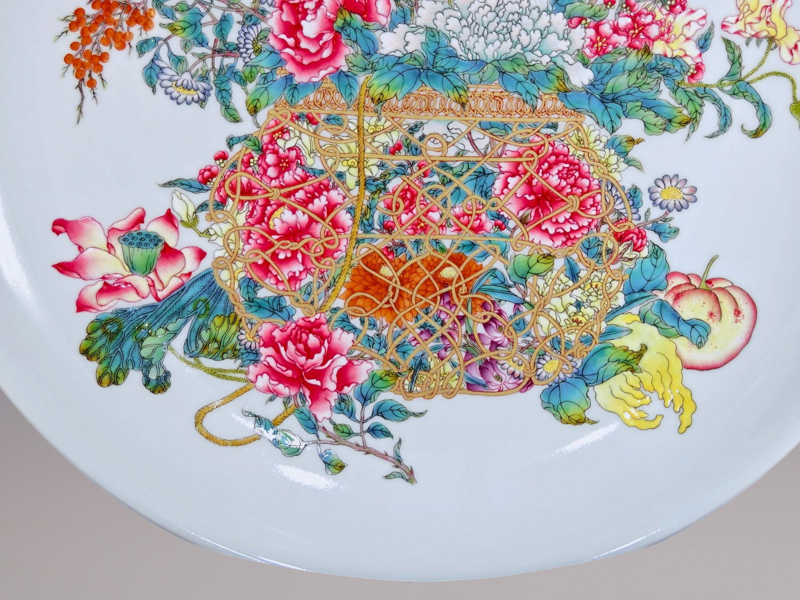 A Rare Enamel Flower Pattern Plate - 6