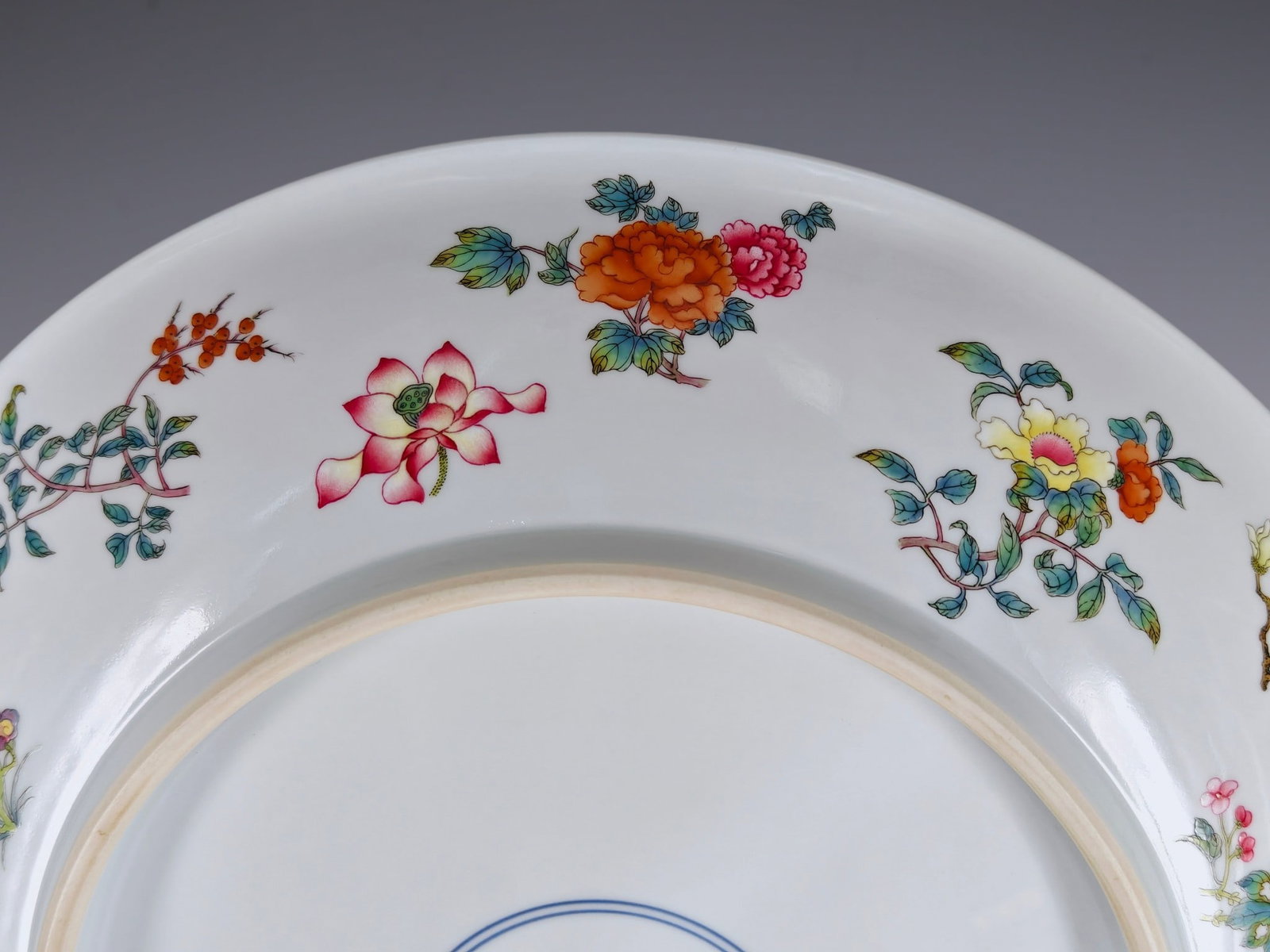 A Rare Enamel Flower Pattern Plate - 8