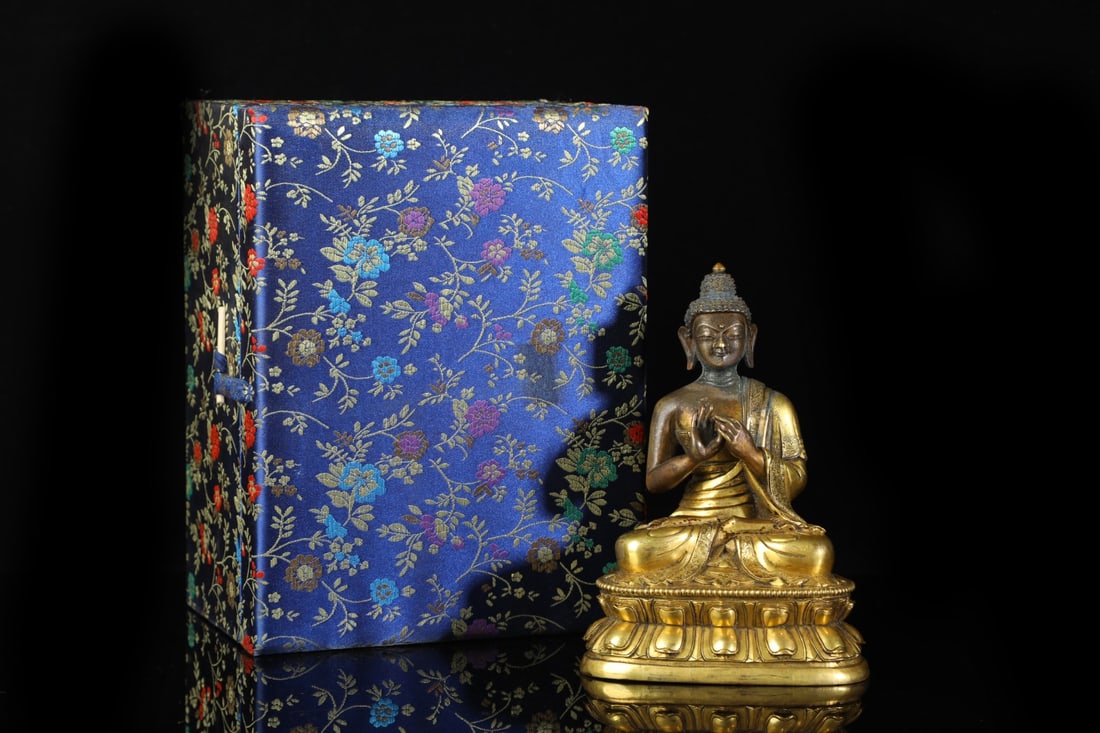 An Exquisite Gilt Bronze Buddha Statue: An Exquisite Gilt Bronze Buddha Statue,Qing Dynasty,China,Size:6.3inx4.3in,Weight:1068g铜鎏金佛像,中国清代,Size:16cmx11cm,Weight:1068g
