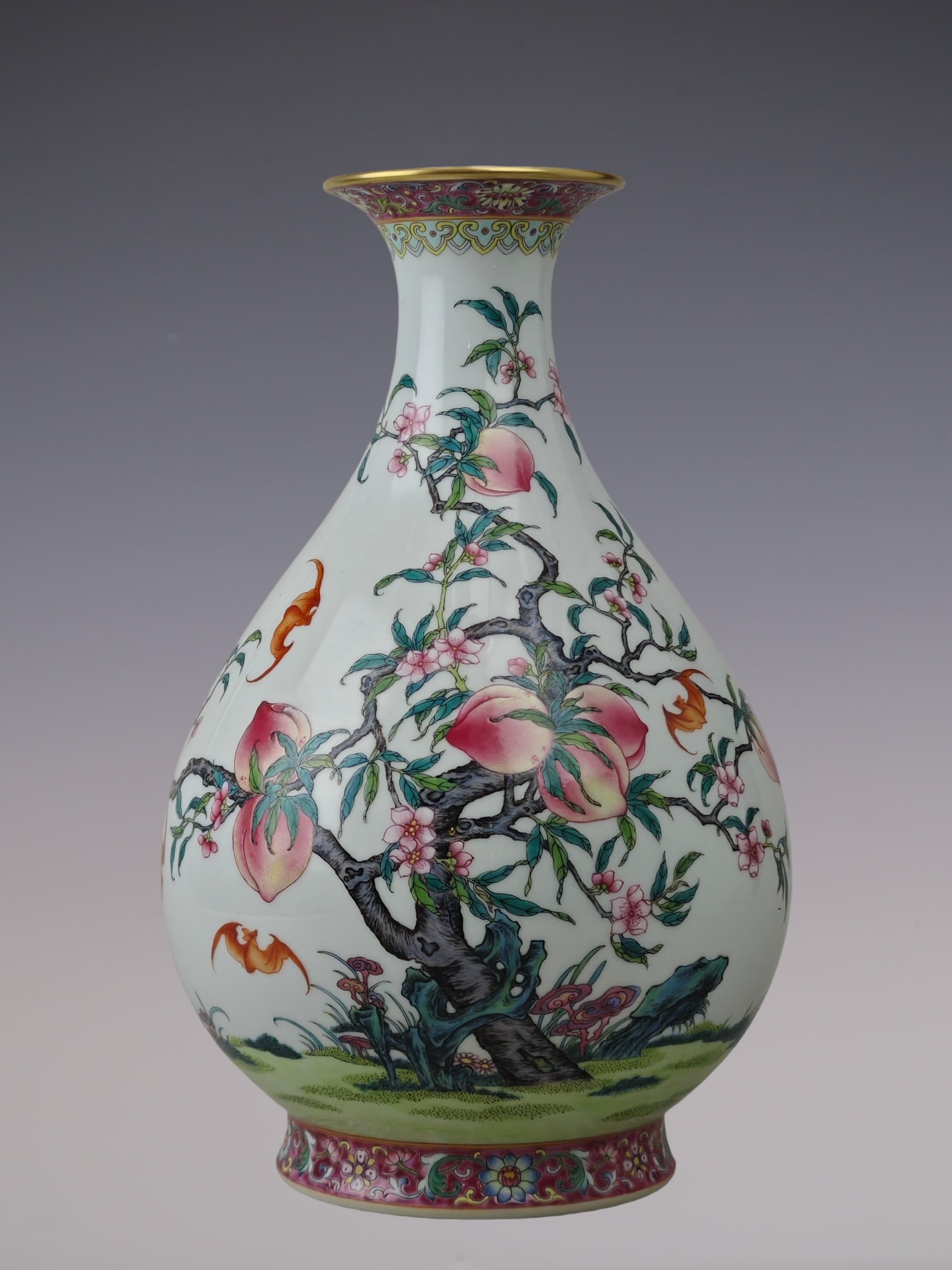 A Rare Enamel Painted Gold Bats and Peach Pattern Vase,With Poem: A Rare Enamel Painted Gold Bats and Peach Pattern Vase,With Poem,Qing Dynasty, China,Yongzheng Six-character Mark,Size:11.8inx7.5in珐琅彩描金福寿纹ī