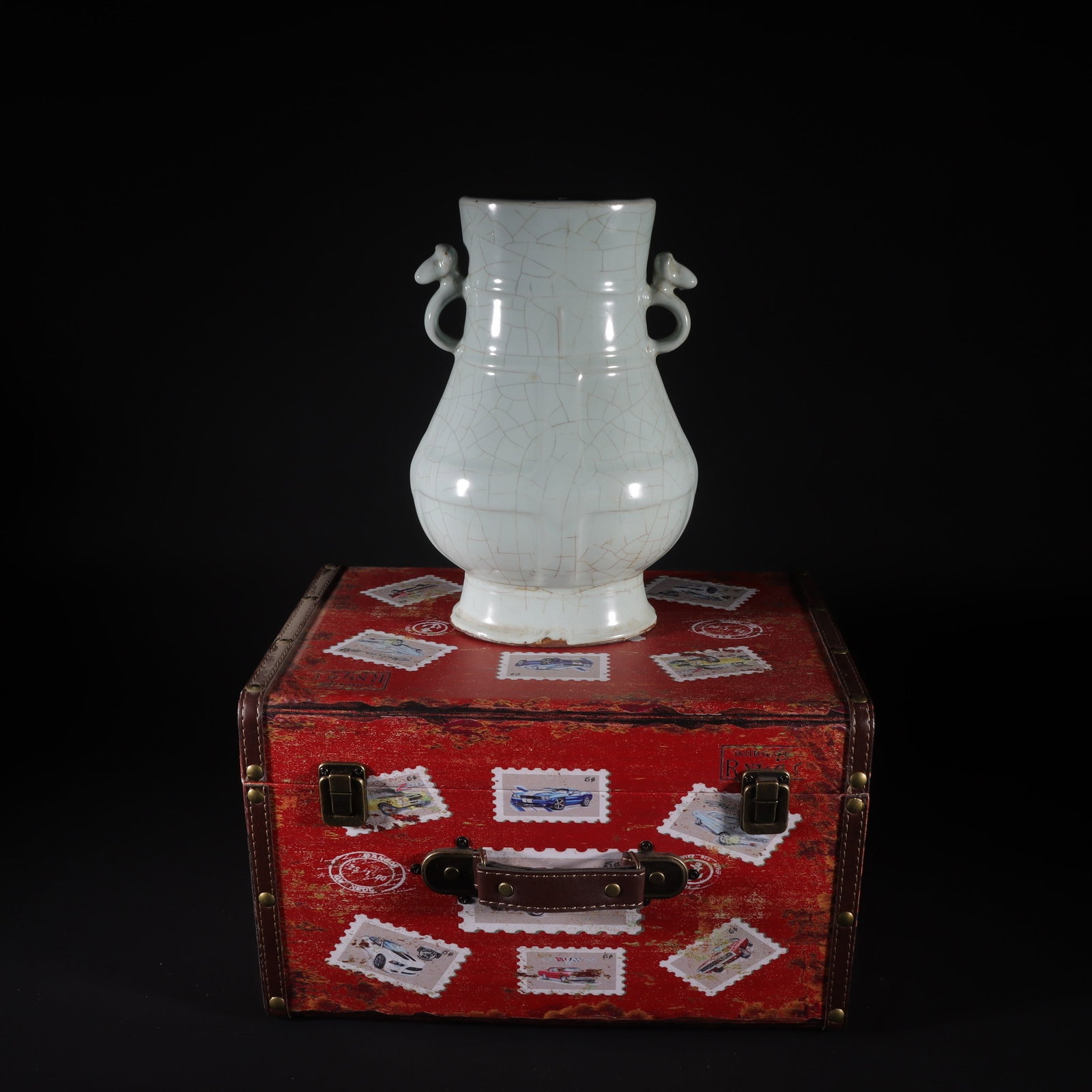 An Exquisite Guan yao White Glazed Sheep-Ears Vase: An Exquisite Guan yao White Glazed Sheep-Ears Vase,Song Dynasty,China,Size:10.6inx7.1in官窑白釉羊耳瓶,中国宋代,Size:26.8cmx18cm