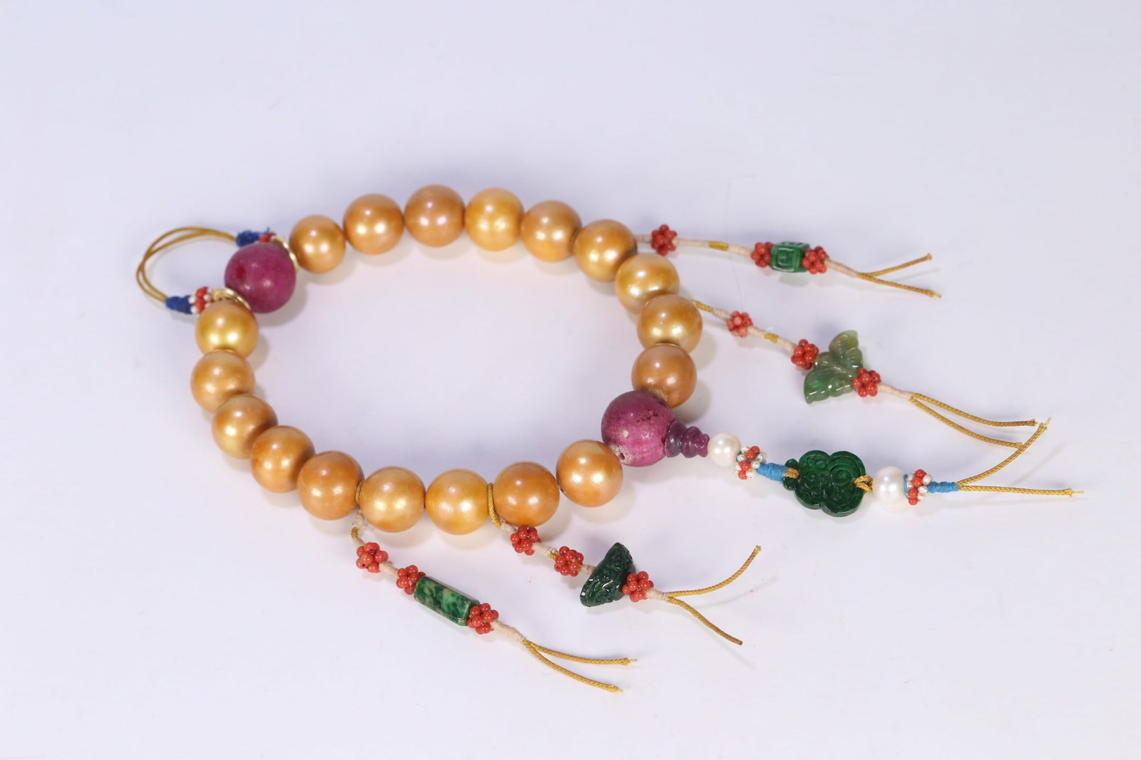 An Exquisite Pearls Bracelets: An Exquisite Pearls Bracelets,Qing Dynasty,China,Size:0.6in,Weight:115.1g珍珠手串,中国清代,Size:1.5cm,Weight:115.1g
