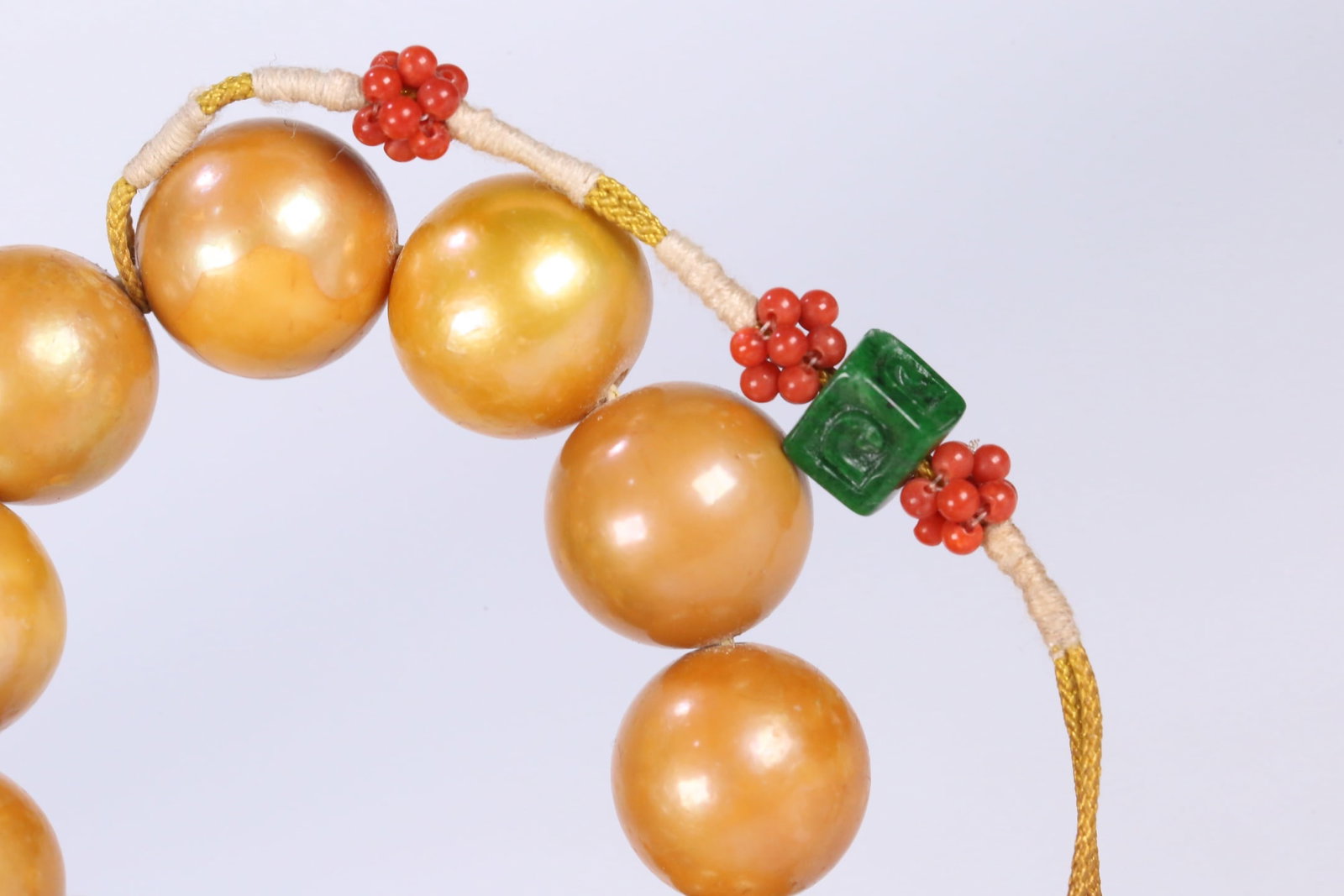 An Exquisite Pearls Bracelets - 7