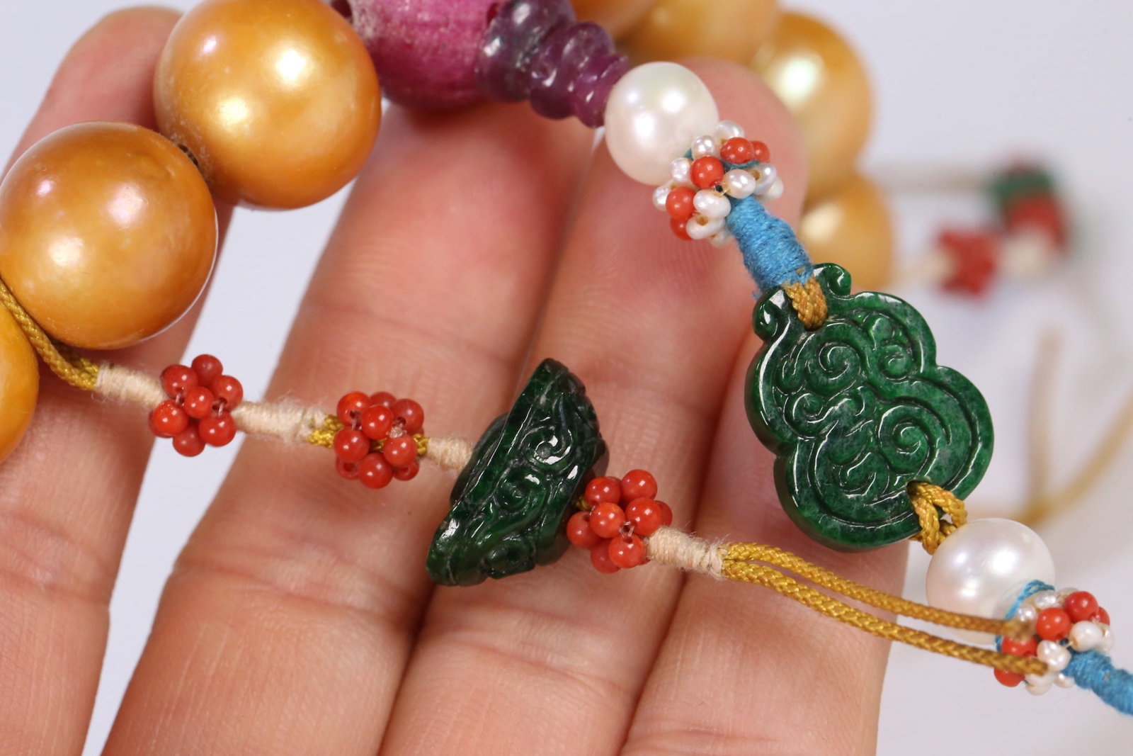 An Exquisite Pearls Bracelets - 9
