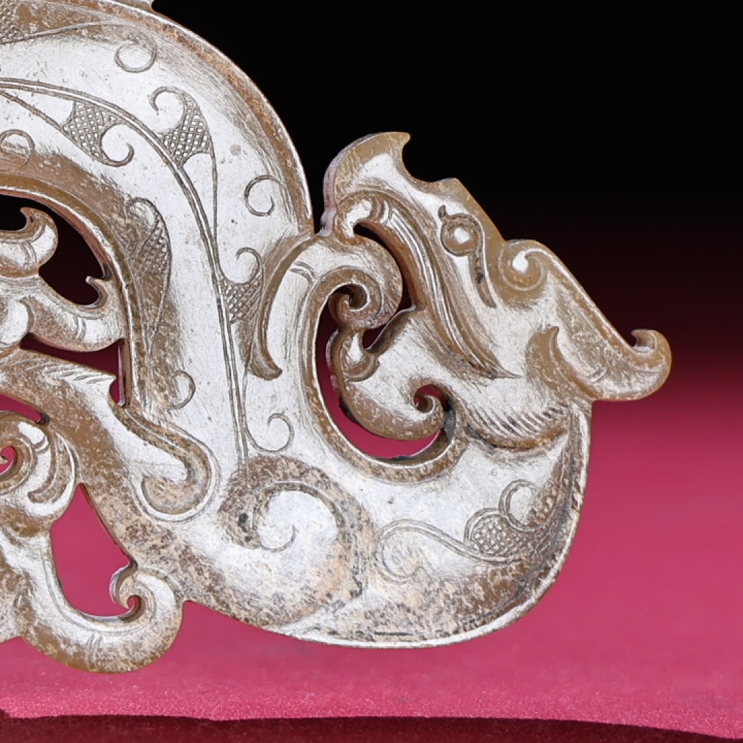 An Exquisite White Jade Dragon Pattern Pendant - 2