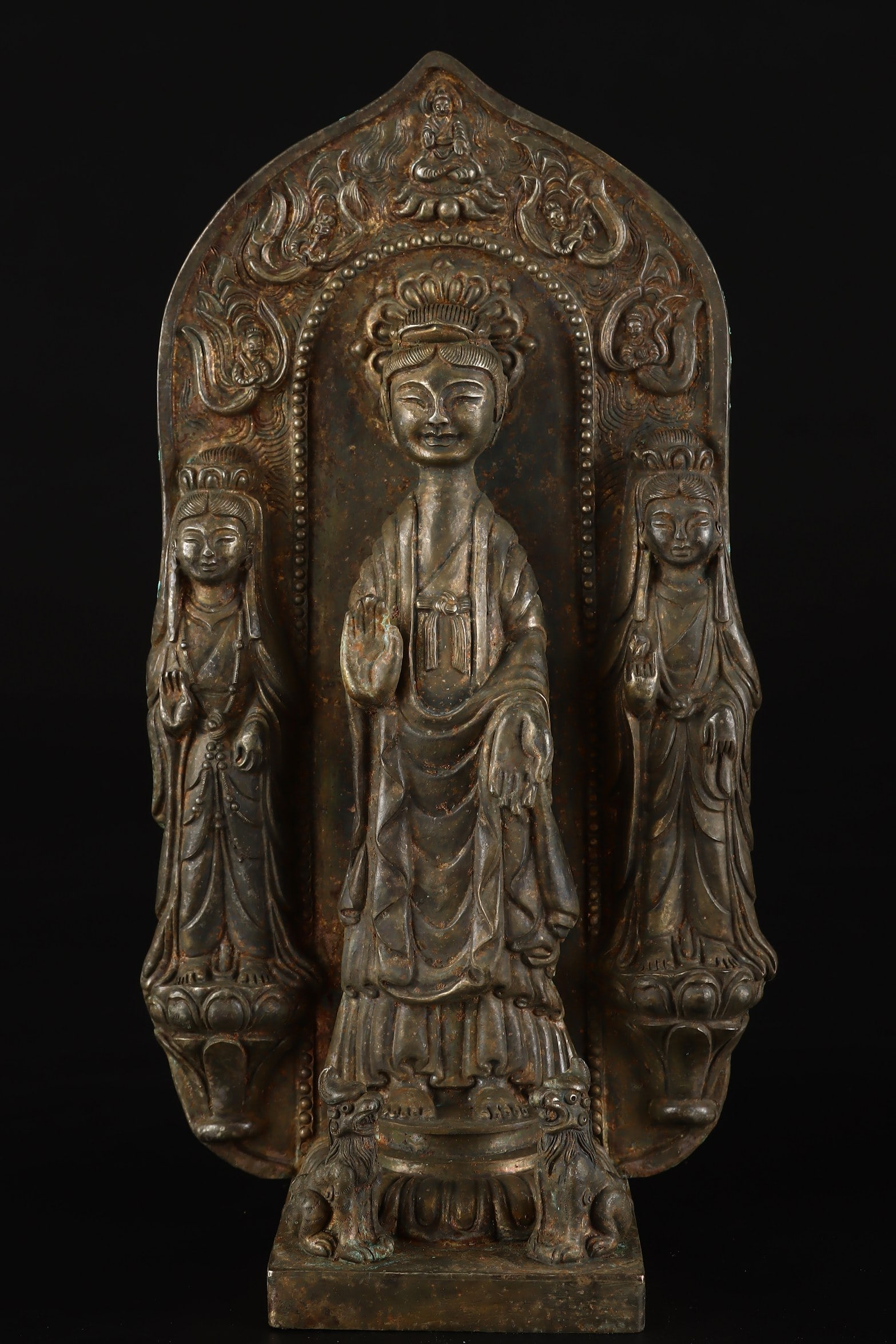 A Solemn Bronze Buddha Statue: A Solemn Bronze Buddha Statue,N.Wei,China,Size:9.6inx4.9in,Weight:468g铜佛像，中国北魏时期，Size:24.5cmx12.5cm,Weight:468g