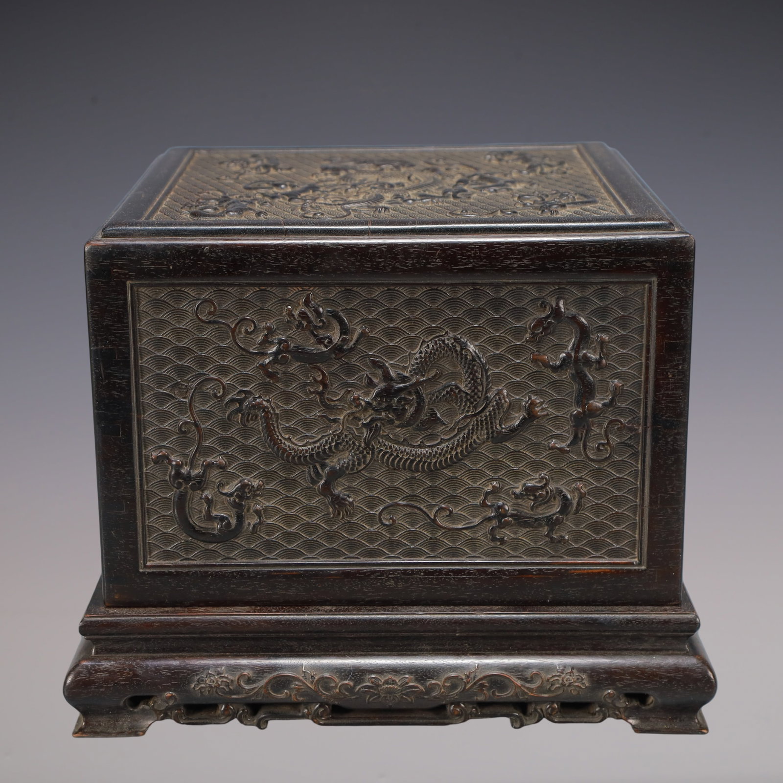 A Exquisite Zitanwood Dragon Pattern with poem Box: A Exquisite Zitanwood Dragon Pattern with poem Box Qing Dynasty, China Size:9.8inx7.9in Weight:3450g紫檀木龙纹诗文盒 中国清代 Si
