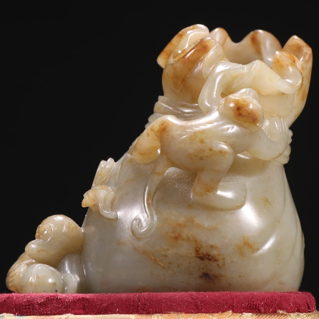 An Exquisite White Jade Monkey Pattern Ornament - 2