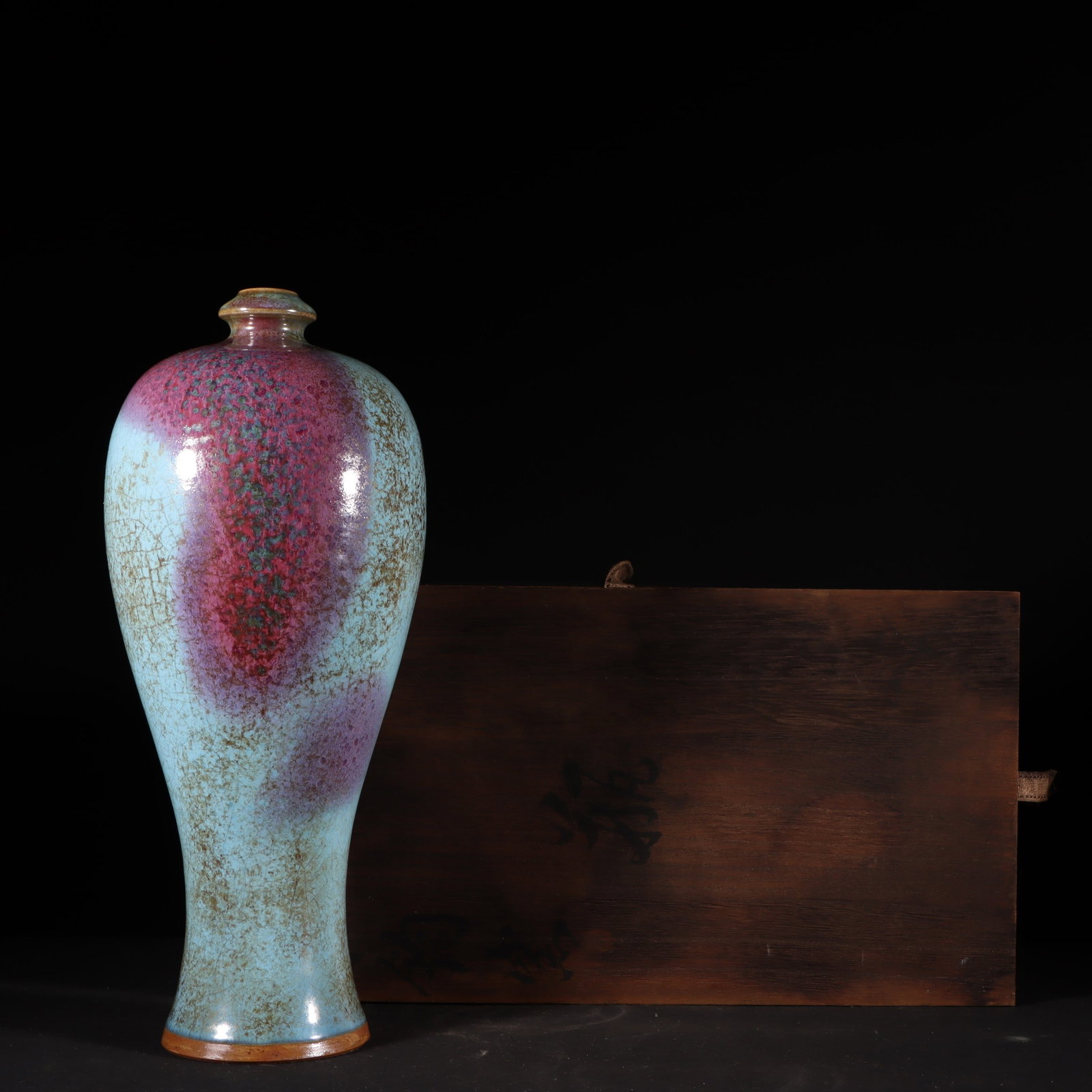 A Rare Jun yao Vase: A Rare Jun yao Vase,Song Dynasty,China,Size:13inx5.5in钧窑瓶,中国宋代,Size:33cmx14cm