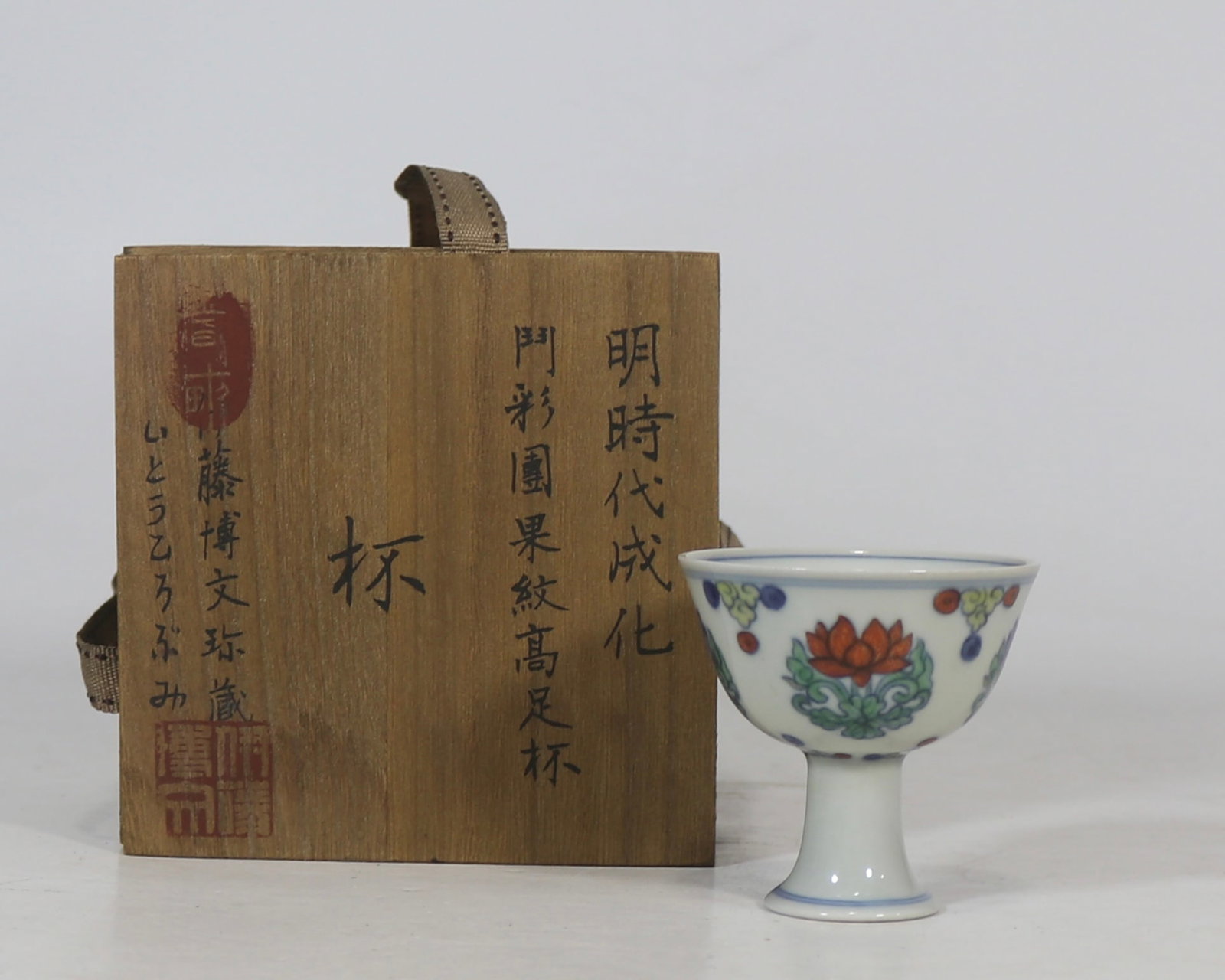 An Exquisite Blue and White Doucai Lotus Pattern Stem Cup: An Exquisite Blue and White Doucai Lotus Pattern Stem Cup,Ming Dynasty, China,Chenghua Six-character Mark,Size:2.8inx2.8in青花斗彩莲花纹高足੗