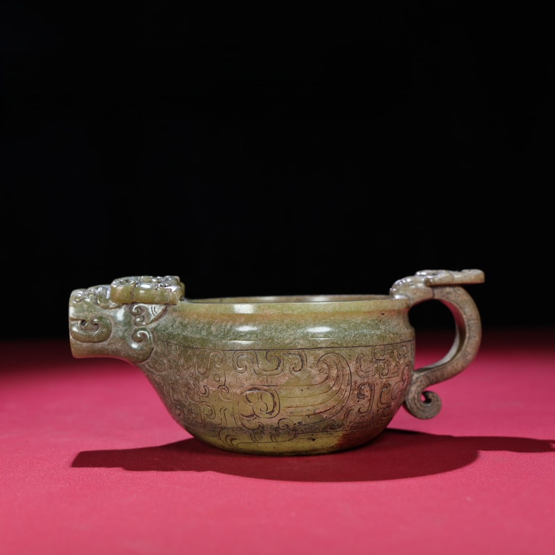 An Exquisite White Jade Beast-head Libation Cup: An Exquisite White Jade Beast-head Libation Cup,Qing Dynasty,China,Size:6.7inx4.1inx2.8in,Weight:407g白玉兽首酒杯,中国清代,Size:17.1cmx10.3c